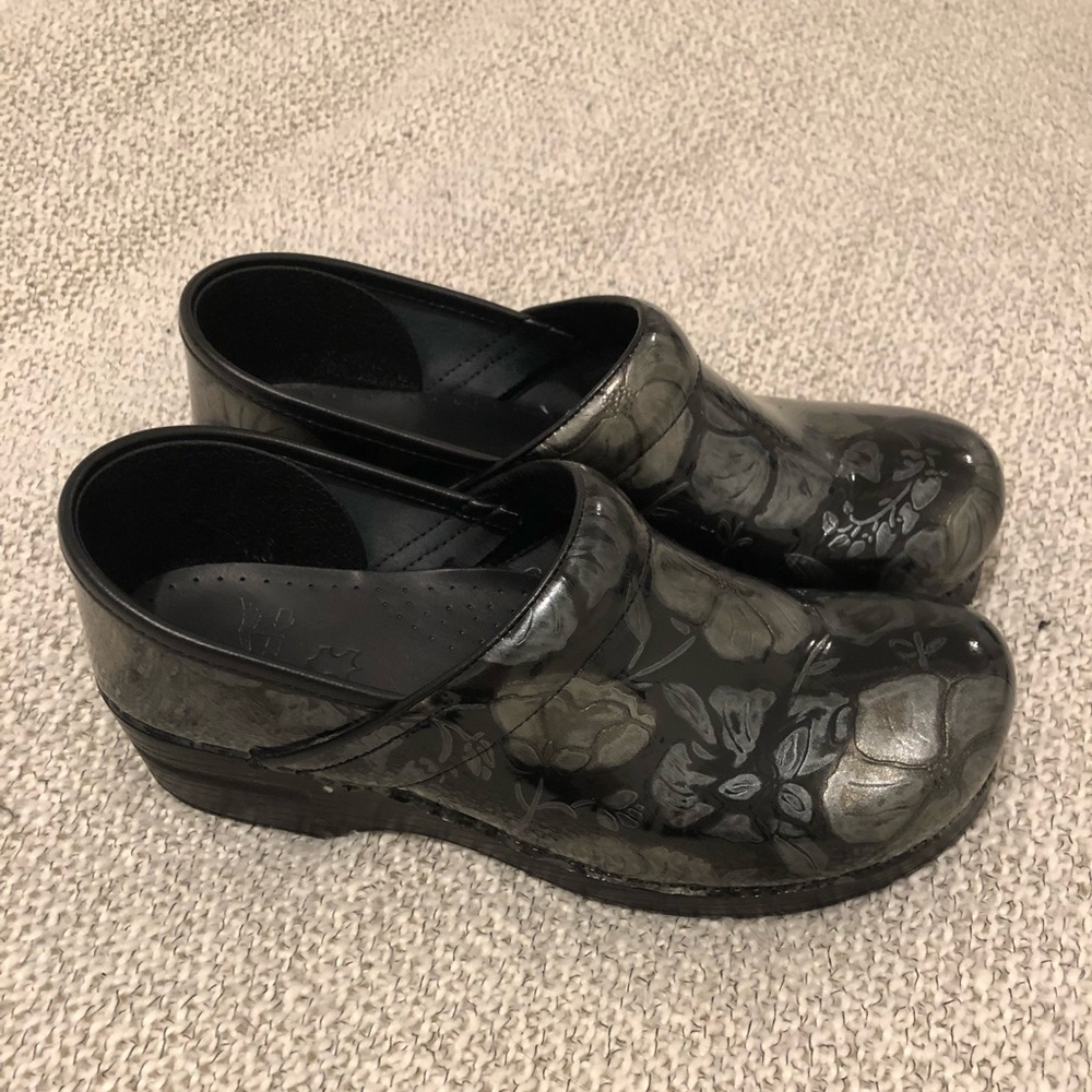 NEW Dansko Professional Floral Patent Clogs